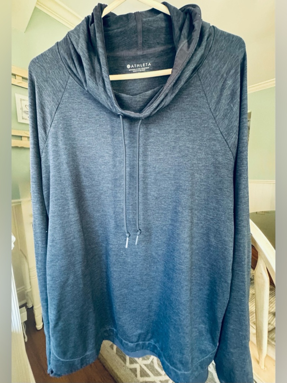 Women’s Athleta Uptempo Hoodie Shirt Long Sleeves Size Large Blue CYA Length